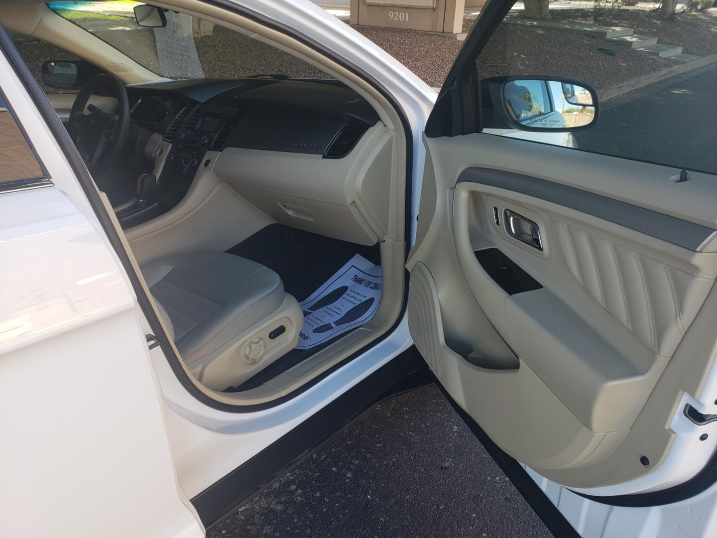 2018 WHITE /Tan and black Ford Taurus SE FWD (1FAHP2D83JG) with an 3.5L V6 DOHC 24V engine, 6A transmission, located at 323 E Dunlap Ave., Phoenix, AZ, 85020, (602) 331-9000, 33.567677, -112.069000 - Photo#12